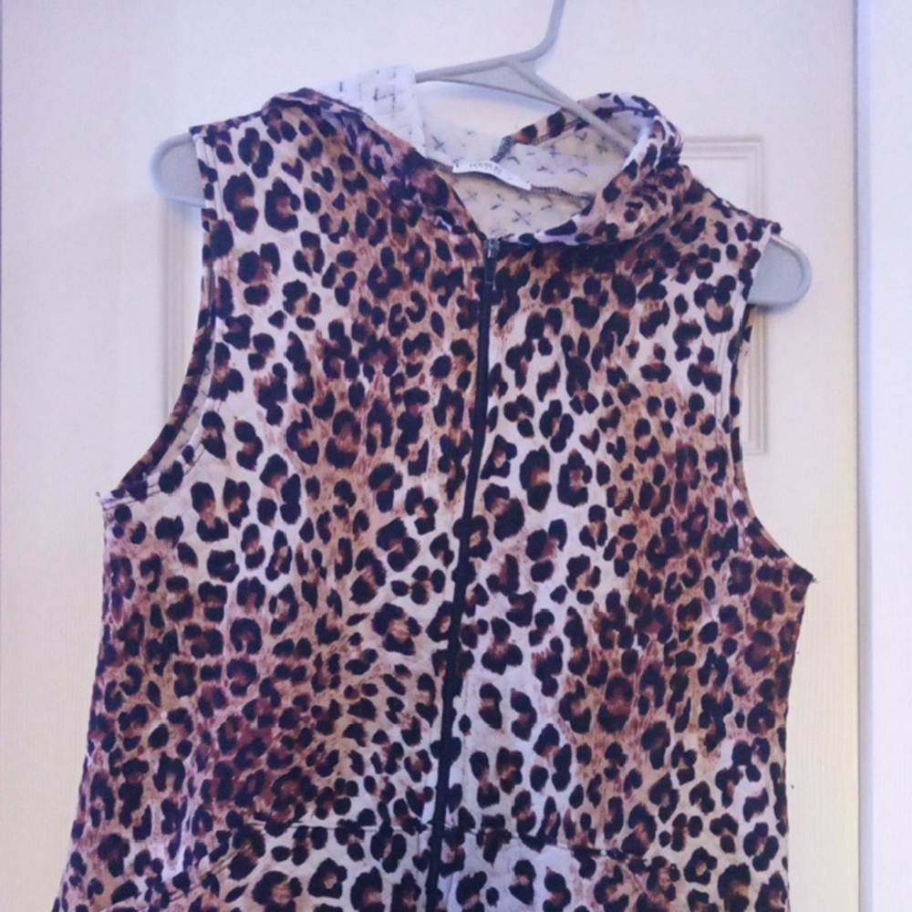 Leopard Print Sleeveless Hoodie